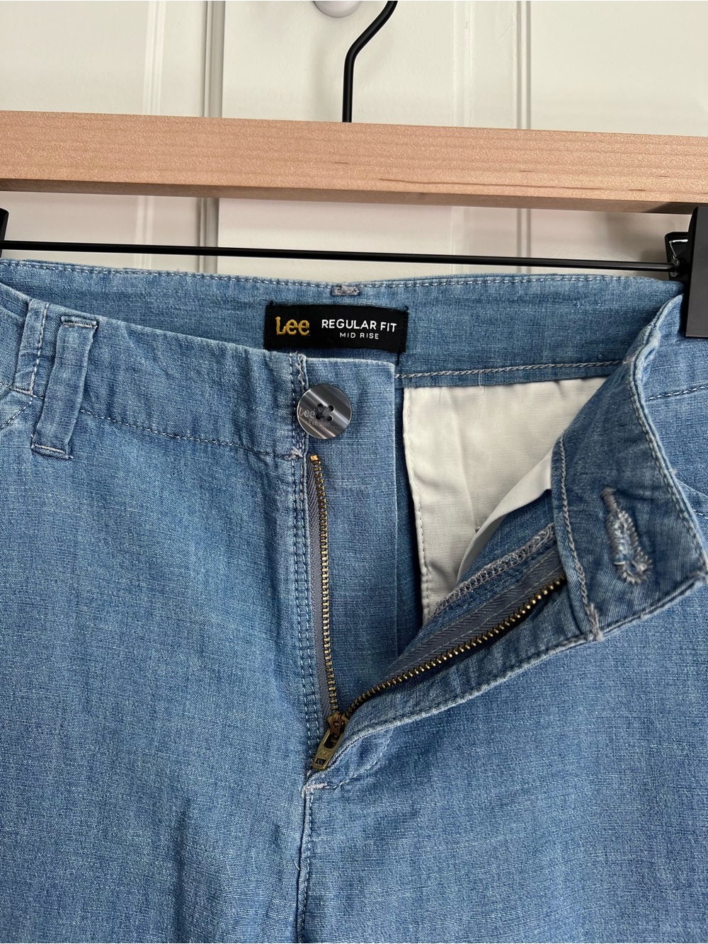 Lee Regular Fit Mid-Rise Chambray Bermuda Shorts Women's Size 10 - Picture 3 of 5